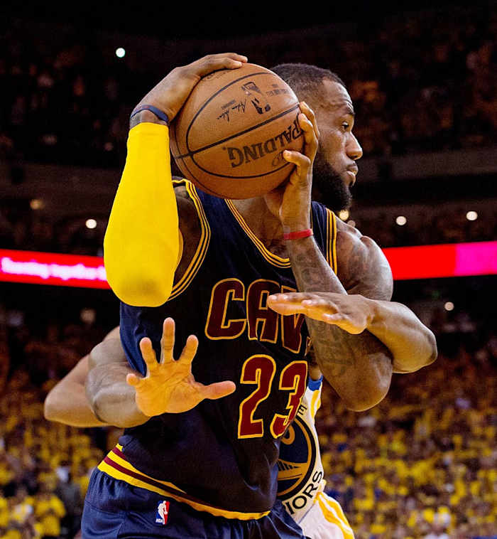 lebron-james-X159675_TK1_9781_web.jpg